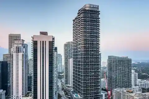 Outstanding Unit at Exclusive Brickell Flatiron