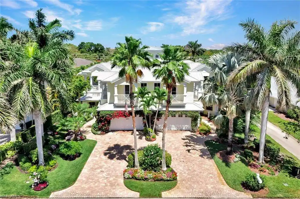 Luxury Coastal Living in the Moorings