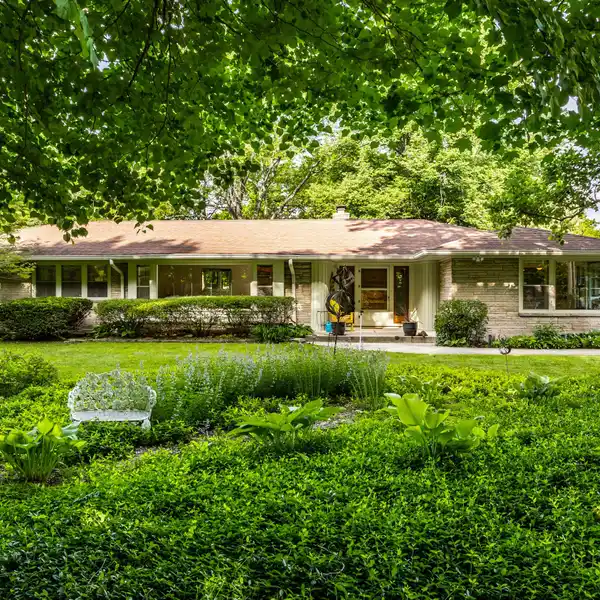 MID-CENTURY BEAUTY ON NEARLY AN ACRE