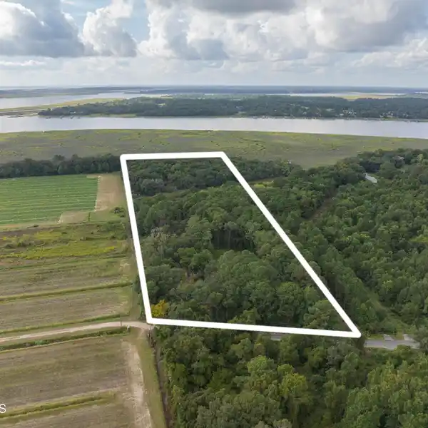EIGHT ACRES FOR YOUR DREAM HOME
