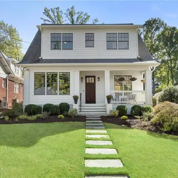 CRAFTSMAN RETREAT FEATURING GOURMET KITCHEN AND BANQUETTE SEATING