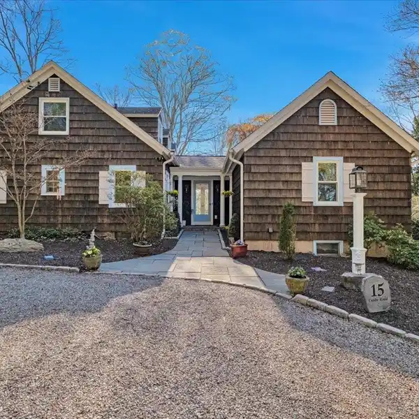 BEAUTIFUL CAPE COD STYLE HOME ON A PEACEFUL STREET