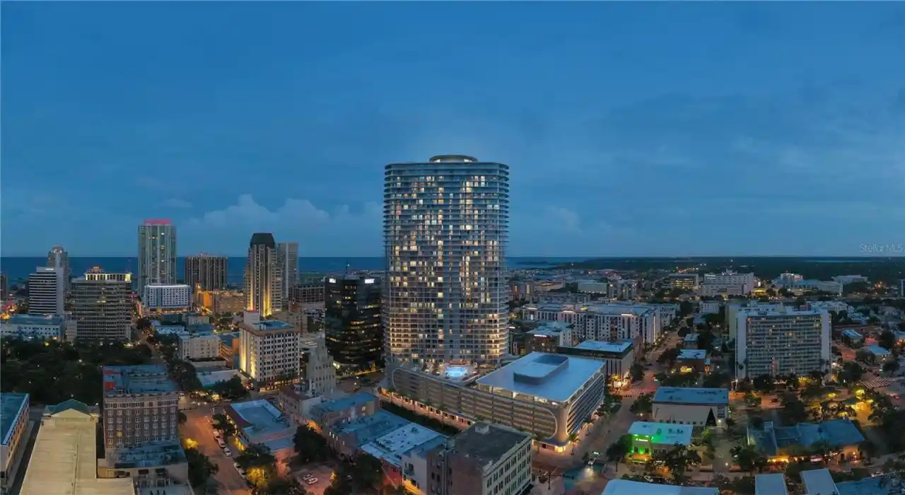 Gracious High-floor Four Bedroom in an Iconic New Building