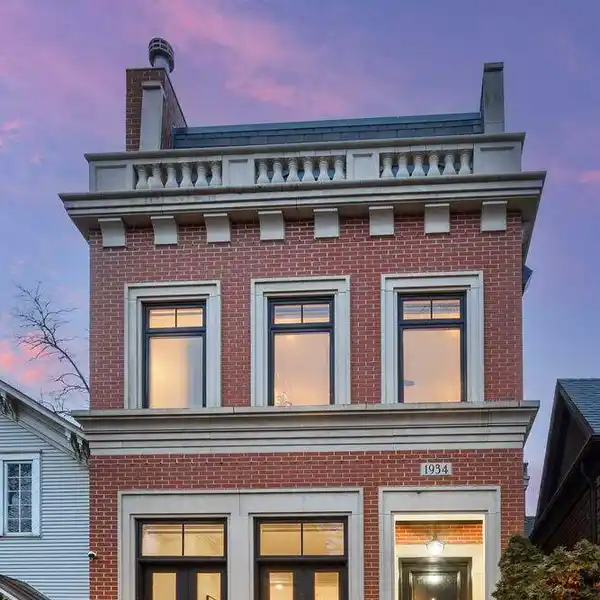 BEAUTIFUL HOME IN FANTASTIC LINCOLN PARK LOCATION