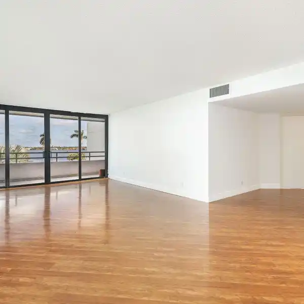 BEAUTIFUL UNIT IN THE FLAGLER YACHT CLUB BUILDING