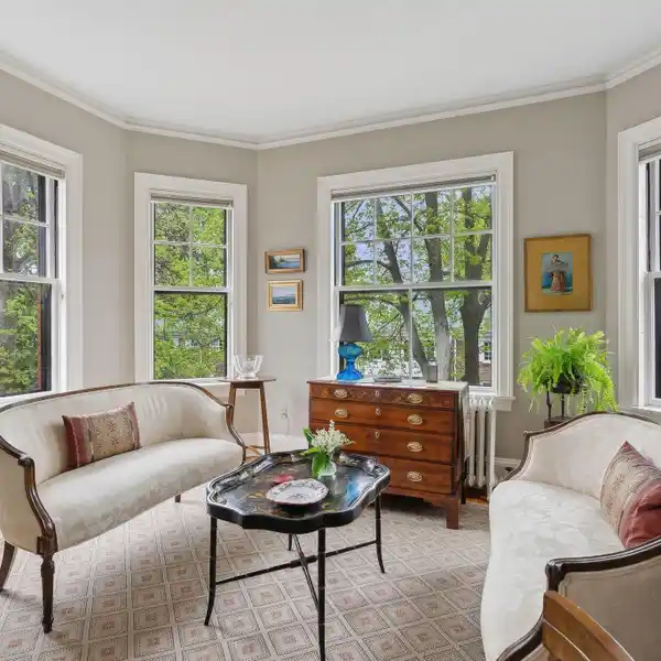 EXQUISITE WEST END CONDO