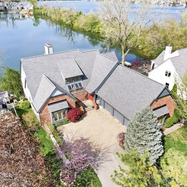 ONCE-IN-A-LIFETIME NANTUCKET BAY SHOWSTOPPER