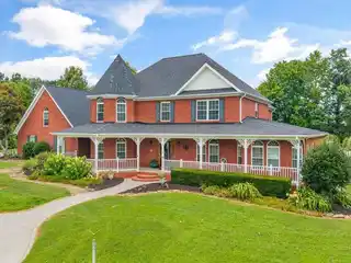 Timeless Farmhouse-Style Retreat