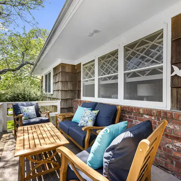 BREEZY LIGHT-FILLED RANCH HOME FOR RENT