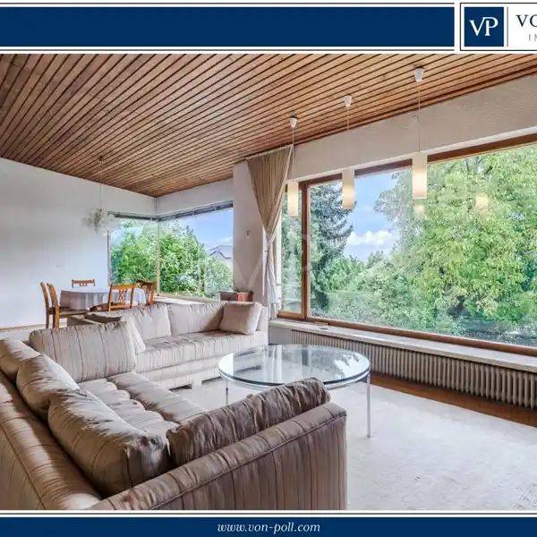 STYLISH ARCHITECT-DESIGNED HOUSE WITH POOL AND LARGE GARDEN