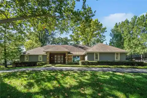 Beautiful Home in Coveted Sagamore Hills