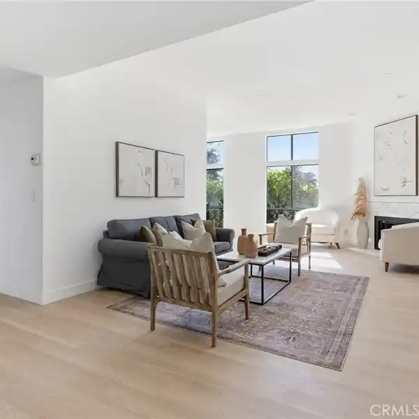 SOPHISTICATED WESTWOOD CONDO WITH MODERN LUXURY FINISHES