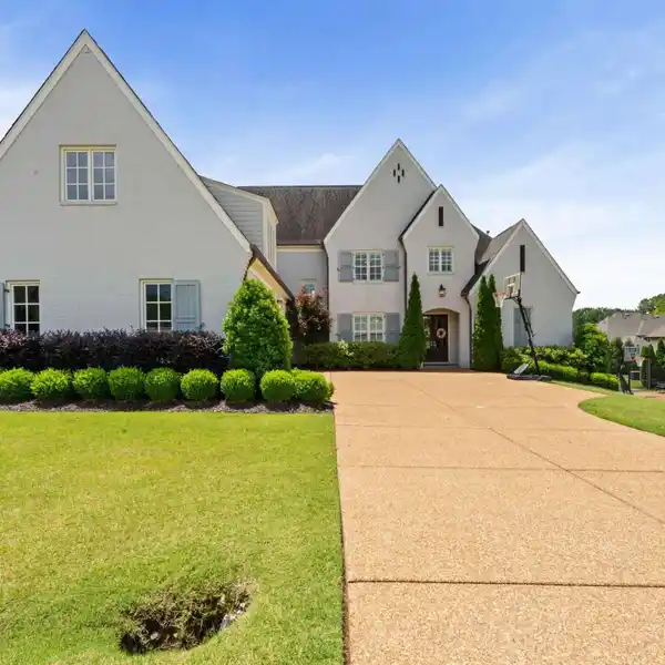 BEAUTIFULLY DESIGNED HOME IN COLLIERVILLE RESERVE