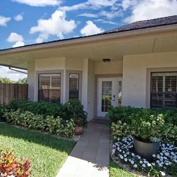 FABULOUS BUNGALOW IN GOLF & TENNIS VILLAGE