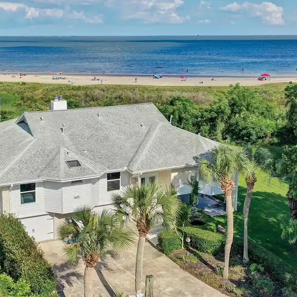 PRIVATE BEACHFRONT PARADISE