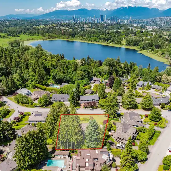 BUILD A DREAM ESTATE IN DEER LAKE