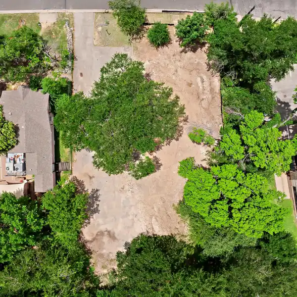 UNIQUE OPPORTUNITY IN DESIRABLE BOULDIN CREEK