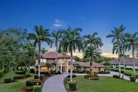 Magnificent Lakefront Estate