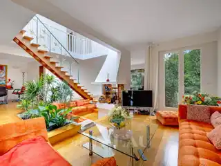 Bright Architect-Designed Property Located in Peaceful and Private Street