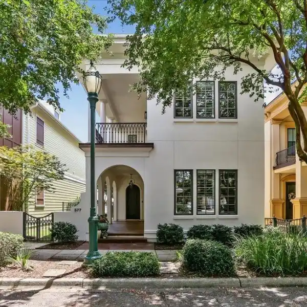 THE PERFECT BLEND OF ELEGANCE AND VERSATILITY