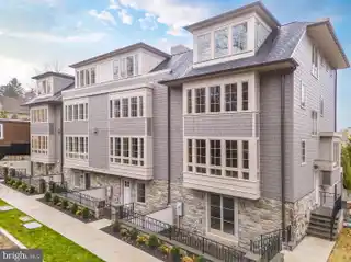 End Townhome in the Enclave