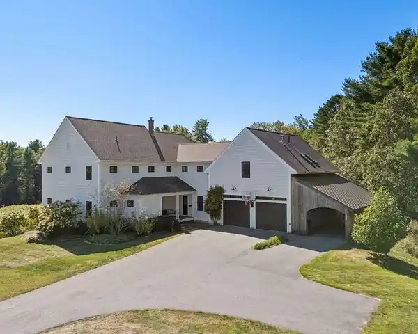 TIMELESS FARMHOUSE CHARACTER WITH THOUGHTFUL MODERN DESIGN