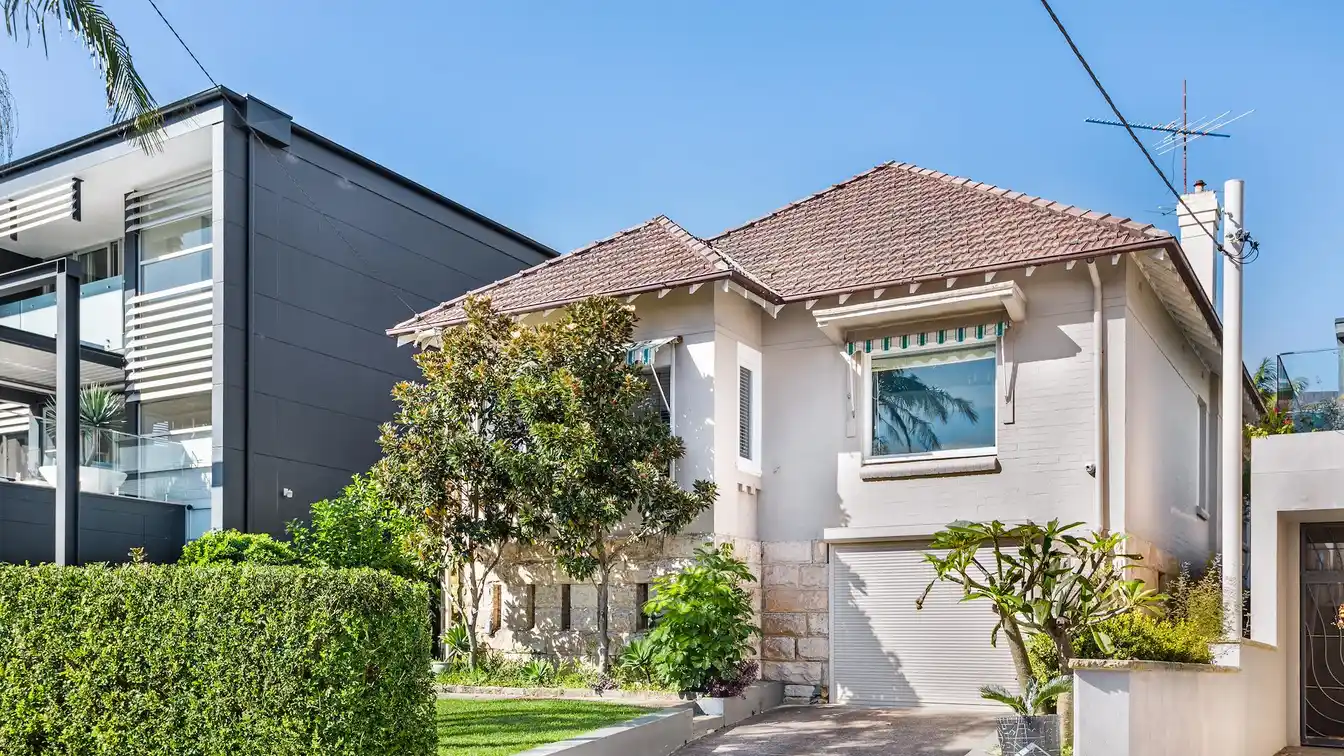 Unparalleled Opportunity on an Exclusive Harbourfront Cul-de-sac