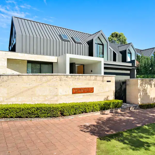 HIGH-SPEC DESIGNER LIVING