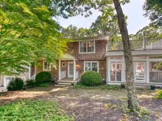Chic Five Bedroom Traditional Home for Rent