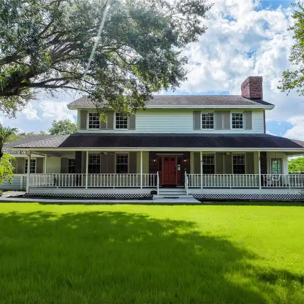 LOVELY COUNTRY ESTATE WITH CHARMING CHARACTER