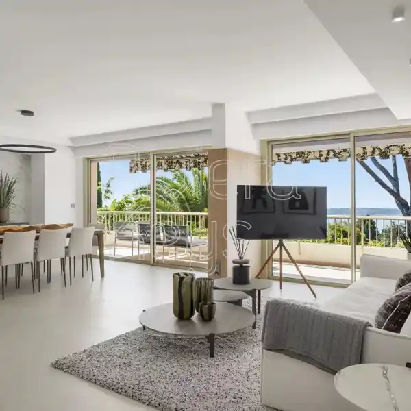 FOUR BEDROOM APARTMENT IN LA CALIFORNIE