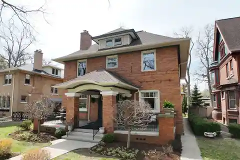 Updated Coach House Plus Xl Fenced Yard
