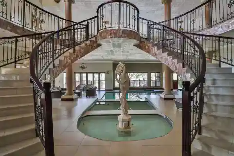 Modern Masterpiece Overlooking the Water’s Edge