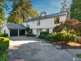 Show-stopping Modern Farmhouse