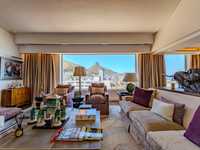 INTRODUCING A QUINTESSENTIAL PENTHOUSE IN MOUILLE POINT
