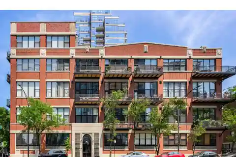 Urban Penthouse Retreat with Iconic Skyline Views