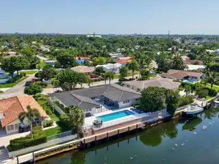 Luxurious Lighthouse Point Boater’s Paradise