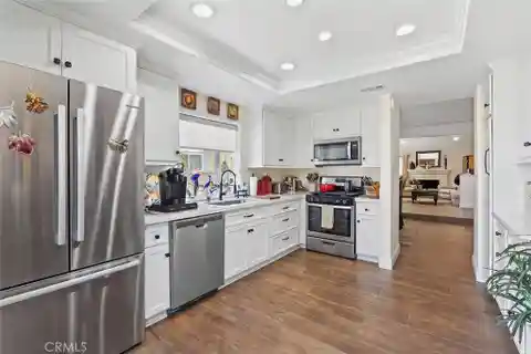 Chic End-Unit in Coveted Woodbridge Location