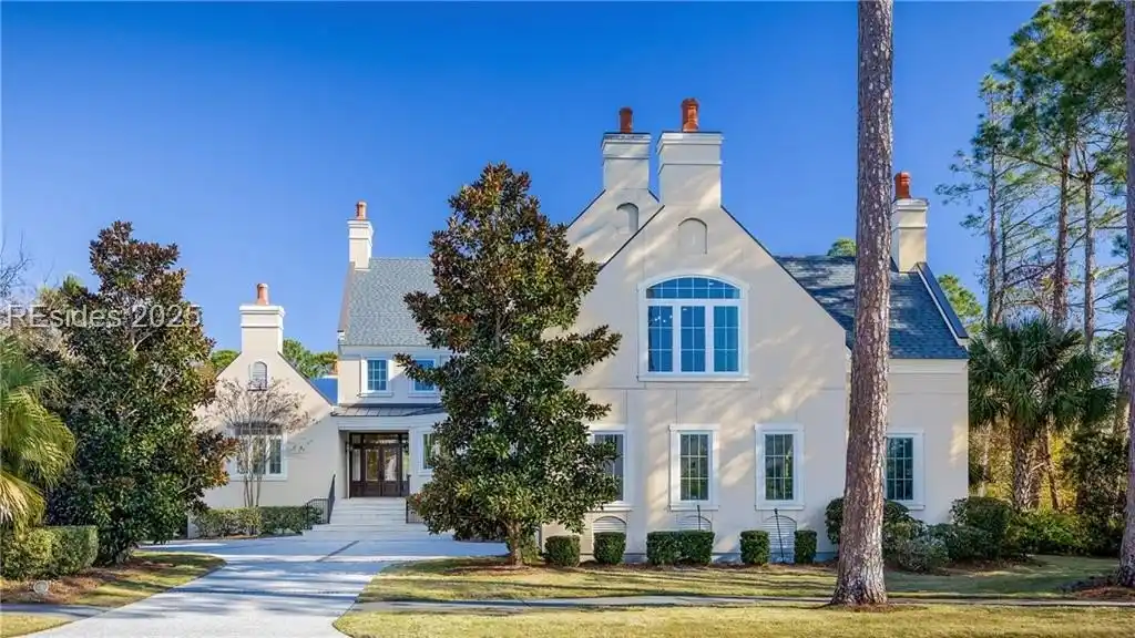 Expansive Entertainer's Dream Home