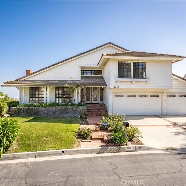 BEAUTIFUL HOME WITH SPECTACULAR VIEWS