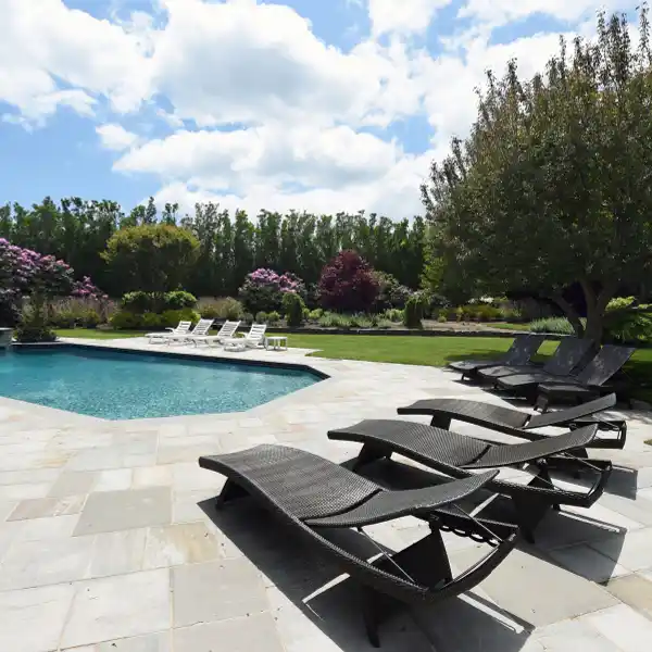 BEAUTIFUL NEWLY RENOVATED CARRIAGE HOUSE FOR RENT