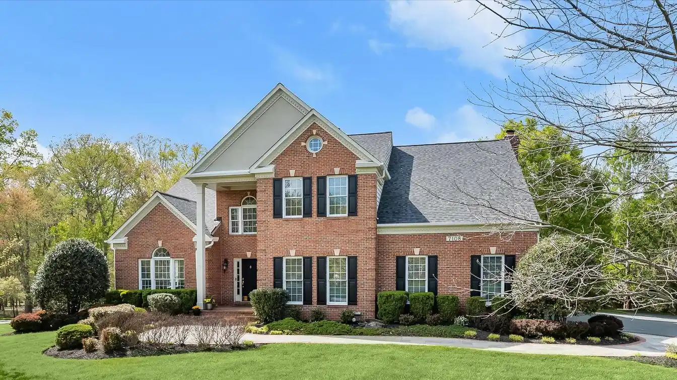 Gorgeous Home in Vibrant Ashleigh Knolls