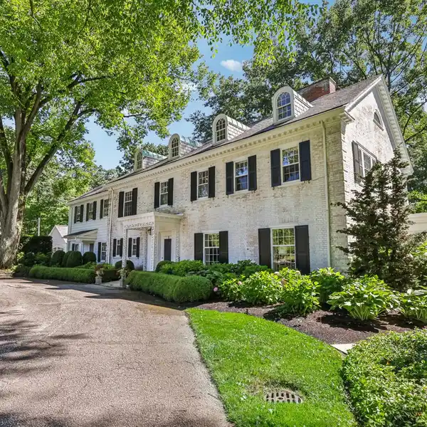 GRACIOUS COLONIAL ON 12 ACRES