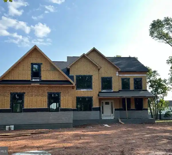 MODERN MORGAN MODEL WITH HIGH-END FEATURES