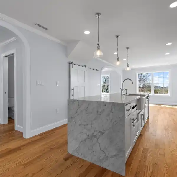 ARCHITECTURALLY ELEGANT SHORELINE HOME