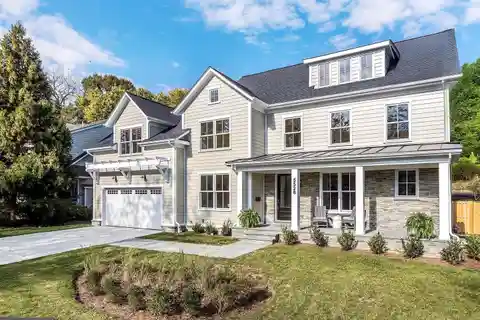 Elegant Craftsman Residence with Modern Refinement