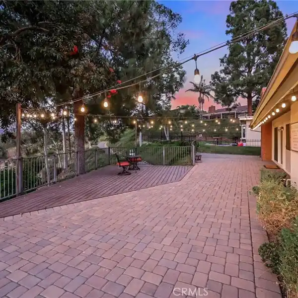 BEAUTIFUL MOVE-IN-READY BROADMOOR HOME