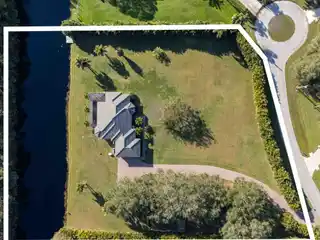 Impeccably Maintained Home in Palm City