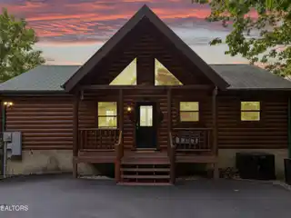 Timeless Log Cabin with Breathtaking Mountain View