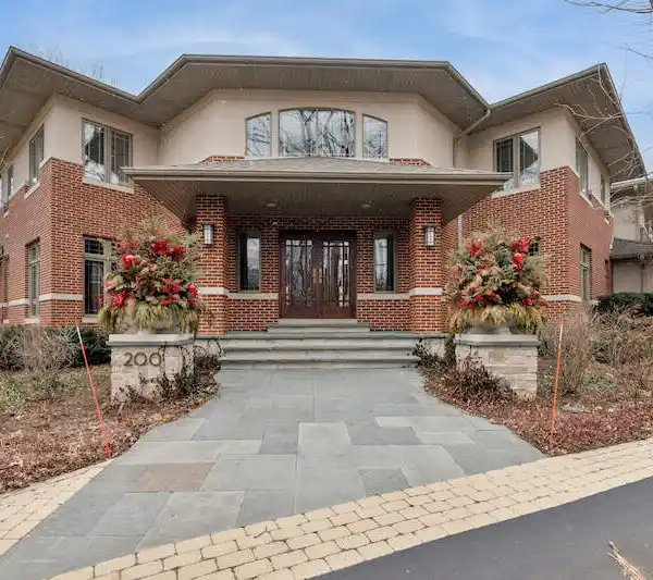 UNIQUE SEATTLE PRAIRIE STYLE HOME